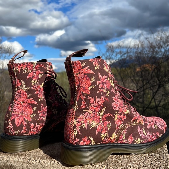 New Dr. Martens Cherry Red Victorian Floral Toile de Jouy Boots - Picture 8 of 16